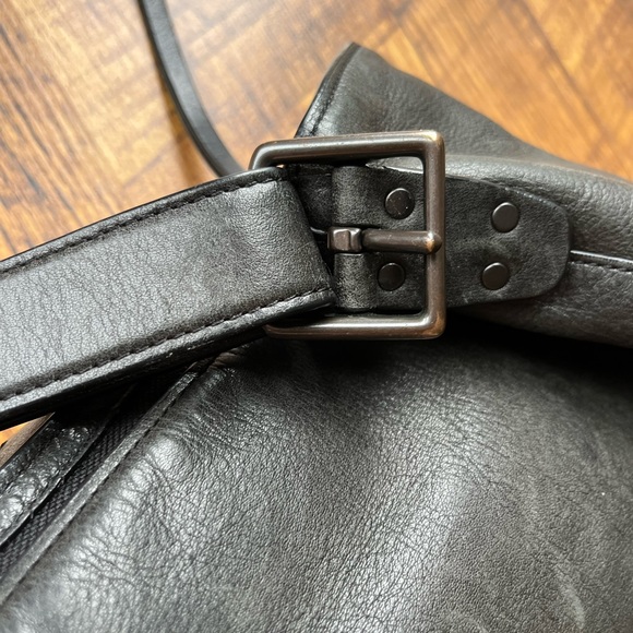 Pre loved Coach Bleaker Bucket Bag 🖤 - Picture 8 of 10